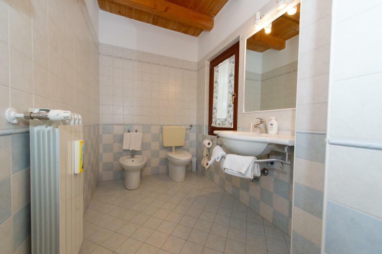 Agriturismo Lis Rosis Medea ภายนอก รูปภาพ