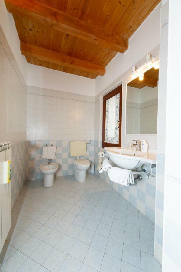 Agriturismo Lis Rosis Medea ภายนอก รูปภาพ